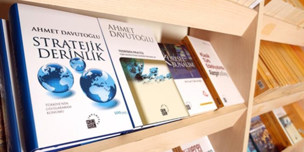 Başbakan Davutoğlu'nun kitabı Bulgarcaya çevrildi