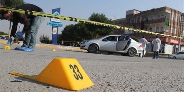 Otomobilleri durdurup yol ortasında çatıştılar: 2 yaralı