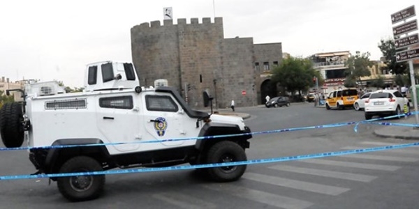 Diyarbakr'da polise saldr: 2 yaral