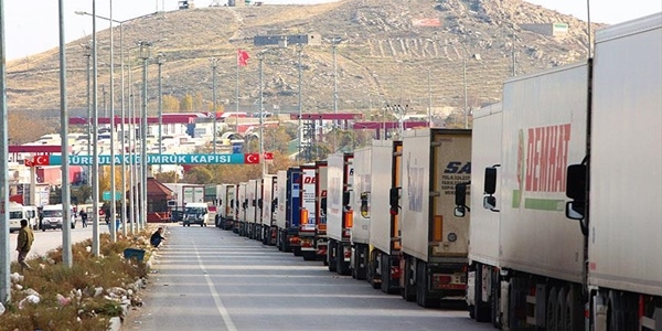 Gürbulak Gümrük Kapısı'nda 11 kilometrelik tır kuyruğu