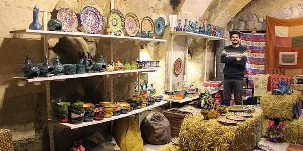 Kayadan oyma ah�r 'ekmek teknesi' oldu