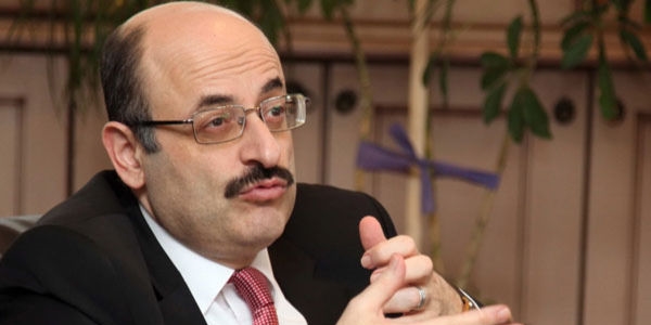 'Dört işlem bile bilmeyen mühendis oluyor'