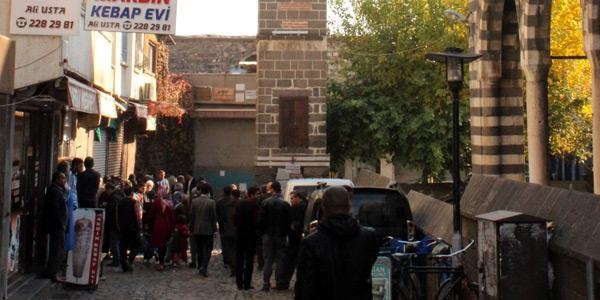 Diyarbakır Sur'da savcı ve heyete ateş açıldı