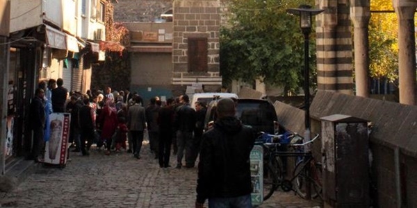 Diyarbakır Sur'da savcı ve heyete ateş açıldı