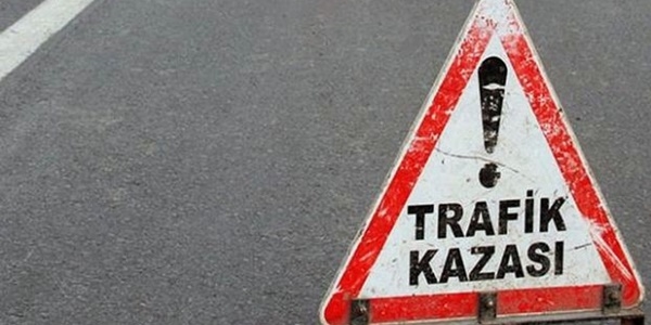Ambulansa servis minibüsü çarptı: 5 yaralı
