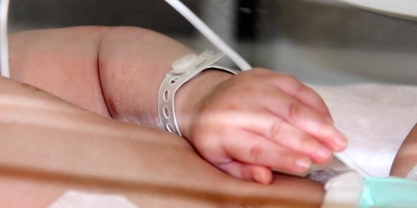 Hastaneden bebek kaçırmaya karşı çipli önlem