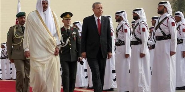 Erdoğan, Katar'da resmi törenle karşılandı
