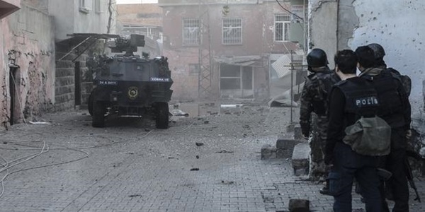 Diyarbakır'da çatışma: 1 kadın terörist öldürüldü