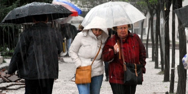 Dolu yağışı vatandaşlara zor anlar yaşattı