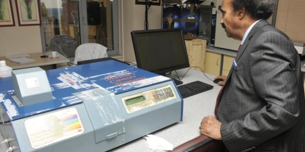Kanser tanısı cihazı 'ikinci el' diye gümrükten geri gönderiliyordu
