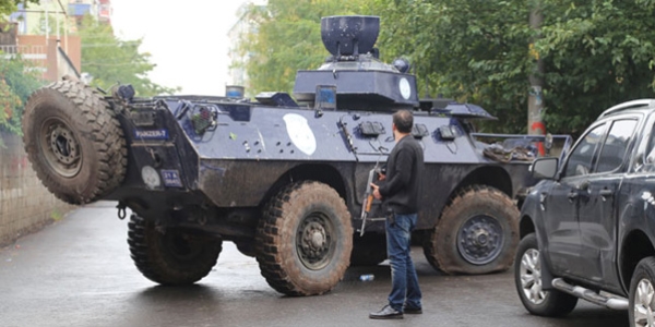 Diyarbakır'da 3 polisi yaralayan terörist yakalandı