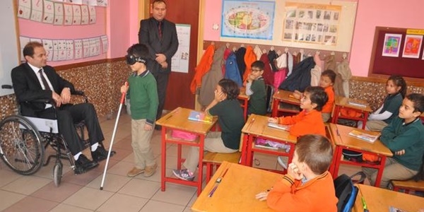 ��renciler 'engelli' olmay� ya�ayarak ��rendi