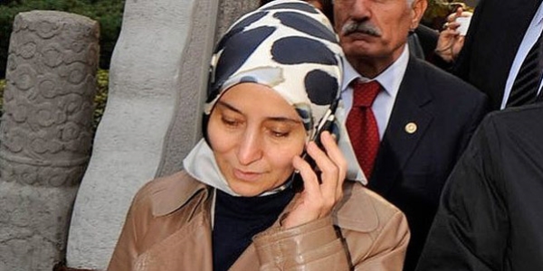 Sare Davutoğlu'ndan Özgecan'ın annesine telefon