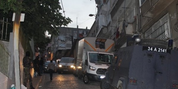 �stanbul'da helikopter destekli ter�r operasyonu