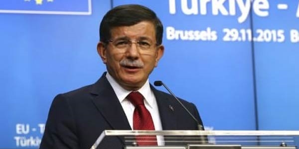 Ba�bakan Davuto�lu twitter fenomeni engelli Sara�'� takibe ald�