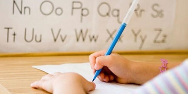 �lkokullardaki el yaz�s� e�itimi T�rkiye'de sa�l�kl� uygulanm�yor