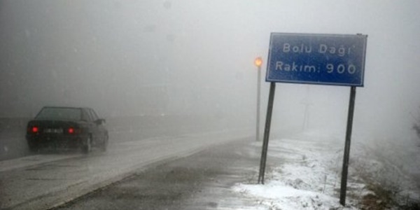 Bolu Da��'nda kar ve sis ula��m� aksat�yor