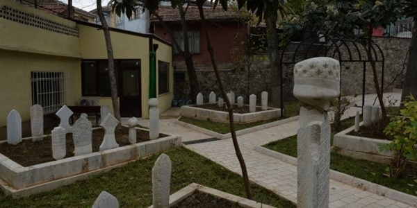 Altıparmak Camii yeni yüzüyle hizmette