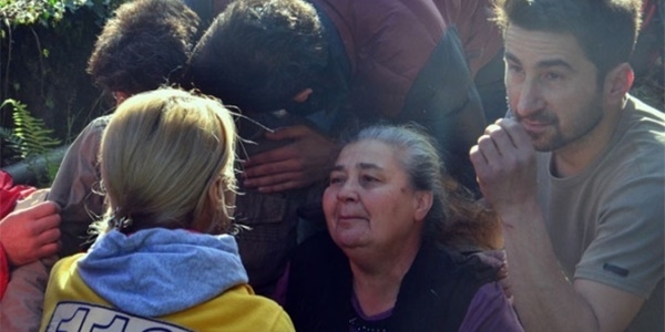 K�m�r ��kar�p evine g�t�rmek isterken kayan�n alt�nda kald�