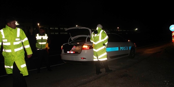 Şanlıurfa'da 2 işçi otomobilin altında kaldı