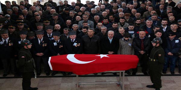 Kömür çıkartırken kayanın altında kalan Kıbrıs gazisi toprağa verildi