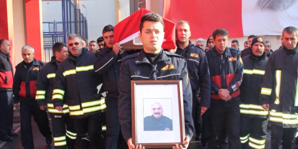 Kazada hayatını kaybeden itfaiye eri toprağa verildi