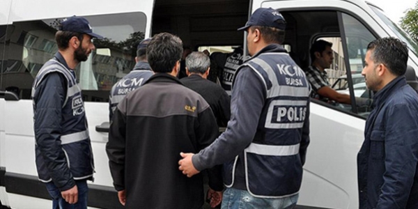 Bursa'daki FETÖ/PDY operasyonu'nda 3 kişi tutuklandı