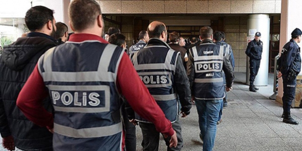 İzmir'de PDY operasyonu'nda 10 kişi tutuklandı