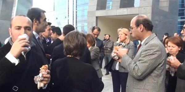 Hakim ve savcılardan eylemdeki işçilere destek