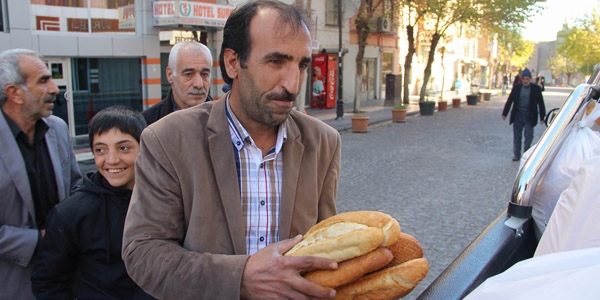 Sur'da vatandalar ekmeksiz braklmyor