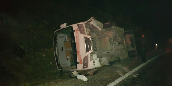 Balıkesir'de yolcu otobüsü devrildi: 22 yaralı