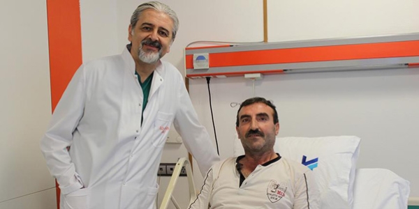 Böbreğinden 98 taş çıkarıldı