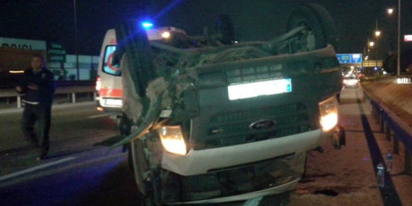 Kocaeli'de işci servisi takla attı: 1 ölü, 7 yaralı