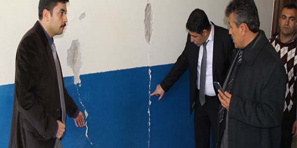 Depremden hasar gören okullarda eğitime ara verildi