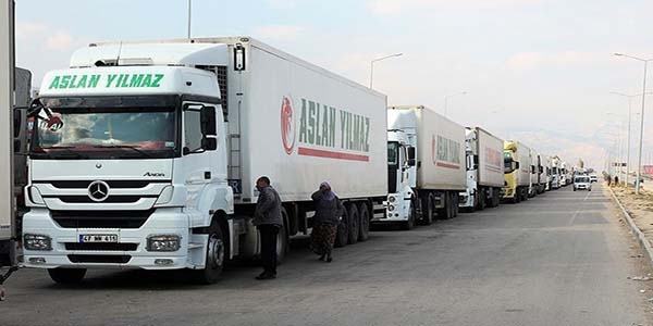 Türkiye ve Azerbaycan'dan TIR şöförlerine vize kolaylığı