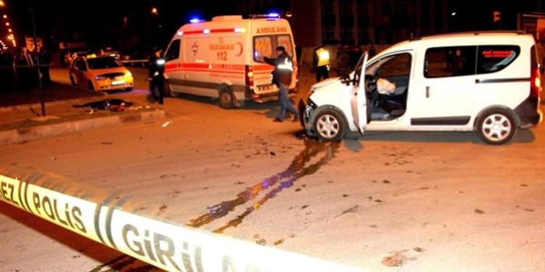 Erzurum'da otomobilin arpt renci hayatn kaybetti