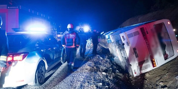 Kütahya'da servis otobüsü devrildi: 1 ölü, 38 yaralı