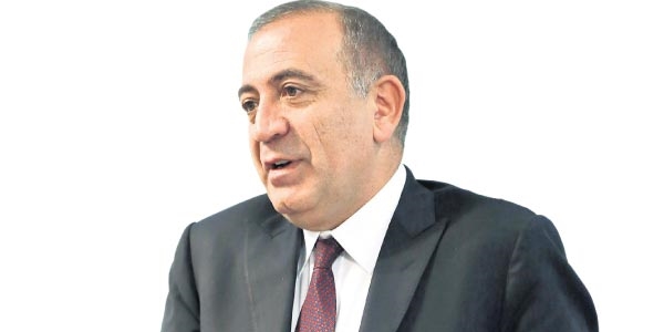 CHP: Yeni Anayasa için kapımızın önünden geçmeyin