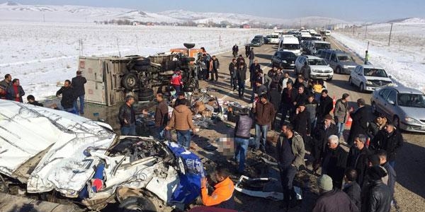 Van'da feci kaza: 11 öğretmen ve öğrenci öldü
