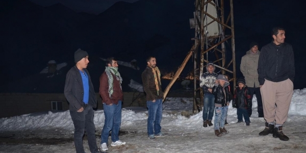 Hakkari'de köy muhtarının aracına bombalı saldırı