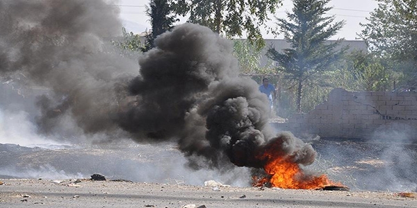 Köy muhtarının aracına bombalı saldırı