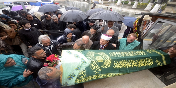 Eski Adalet Partisi milletvekili Uğural İzmir'de toprağa verildi