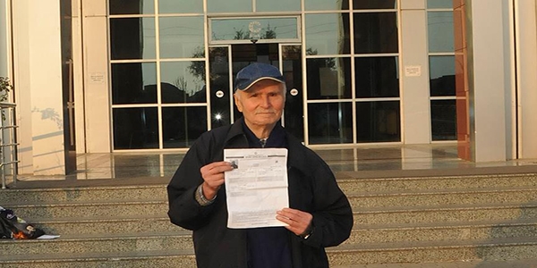 83 yaşındaki emekli polisin okuma azmi