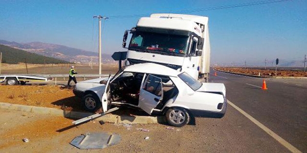 Gaziantep'te t�r otomobile �arpt�: 9 yaral�