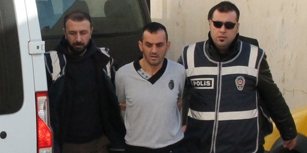 Eski Bakan'a silahl saldrda bulunan 3 kii tutukland