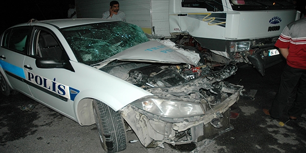 Düzce'de kaza: 2 polis yaralı