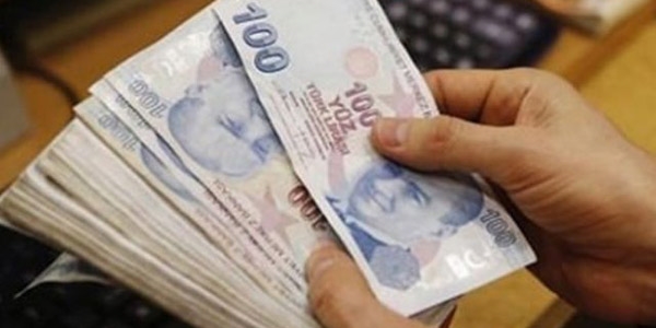 Emeklilere 100 lira zam komisyondan geçti