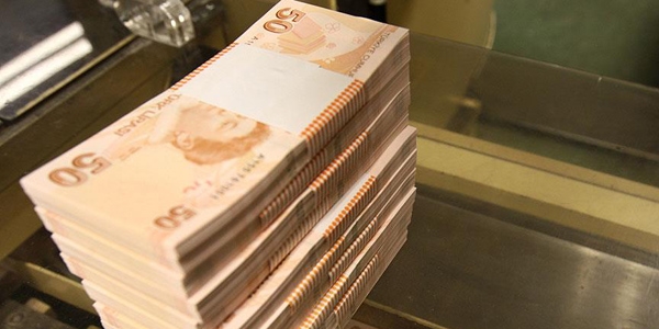 Esnaf, �ift�i ve gen�lerin bekledi�i 'm�jde paketi' y�r�rl�kte