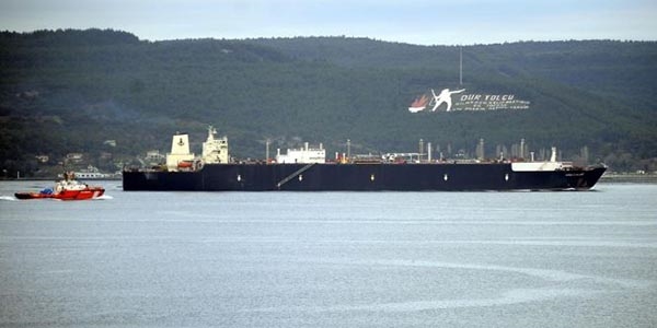 Doğalgaz tankeri Çanakkale Boğazı'ndan geçti