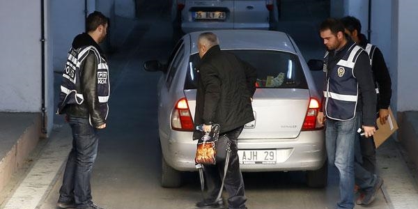 İzmir Vakıflar Bölge Müdürü gözaltına alındı
